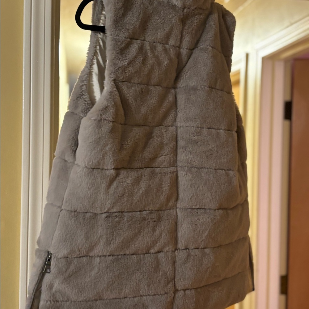 Evereve Taupe with cream satin lining Faux Fur Vest - Picture 2 of 6